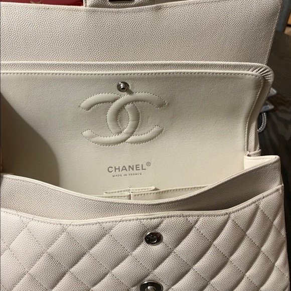 Cream Classic Small Flap Chanel Bag - Picture 2 of 4